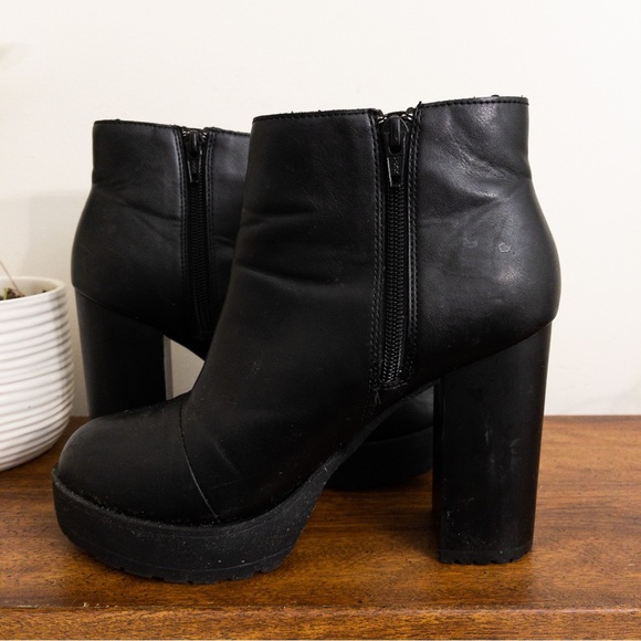 H&M Divided Black Chunky Lug Sole High Heeled Ankle Boots Size 39 8 - Picture 3 of 10